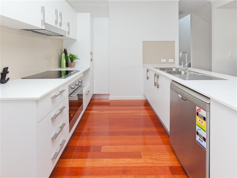 2 and 5/40 Birdwood Road, Carina QLD 4152