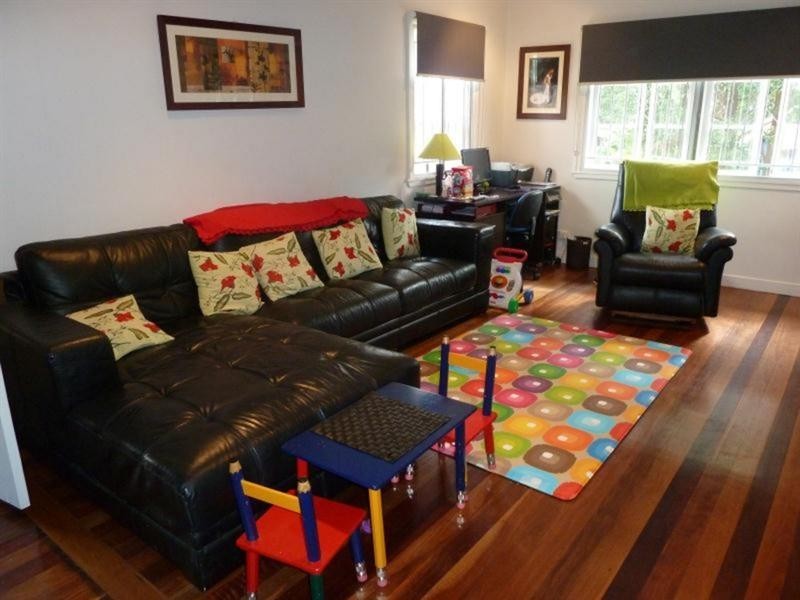 19 Roscoe Street, Holland Park QLD 4121