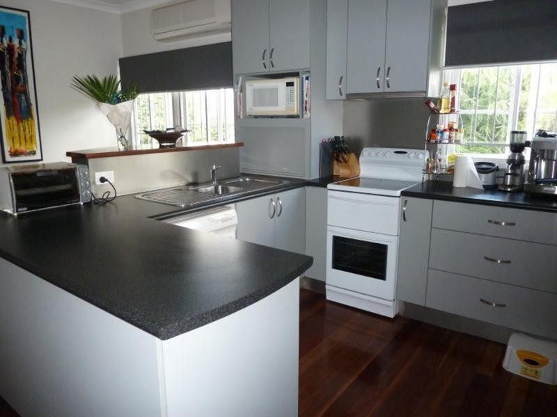 19 Roscoe Street, Holland Park QLD 4121