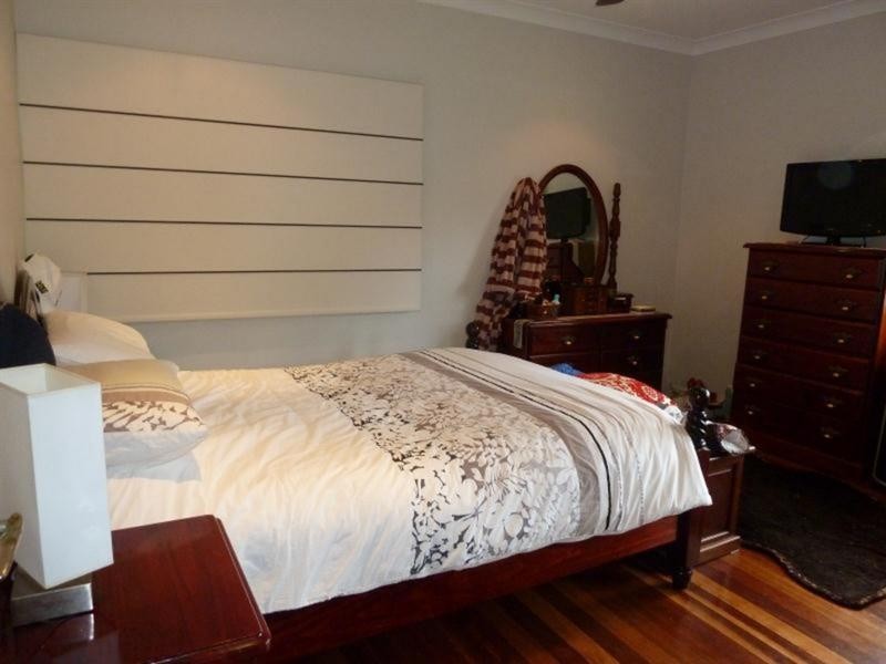 19 Roscoe Street, Holland Park QLD 4121