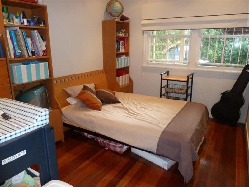 19 Roscoe Street, Holland Park QLD 4121