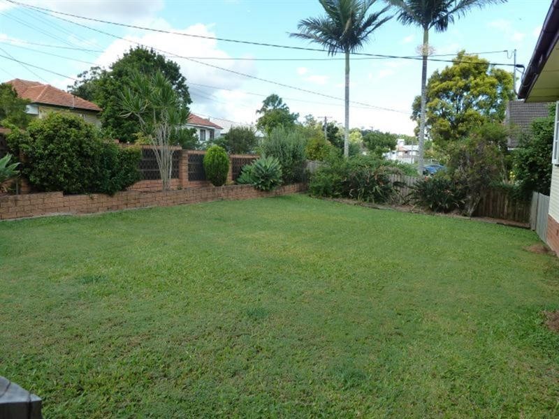 19 Roscoe Street, Holland Park QLD 4121