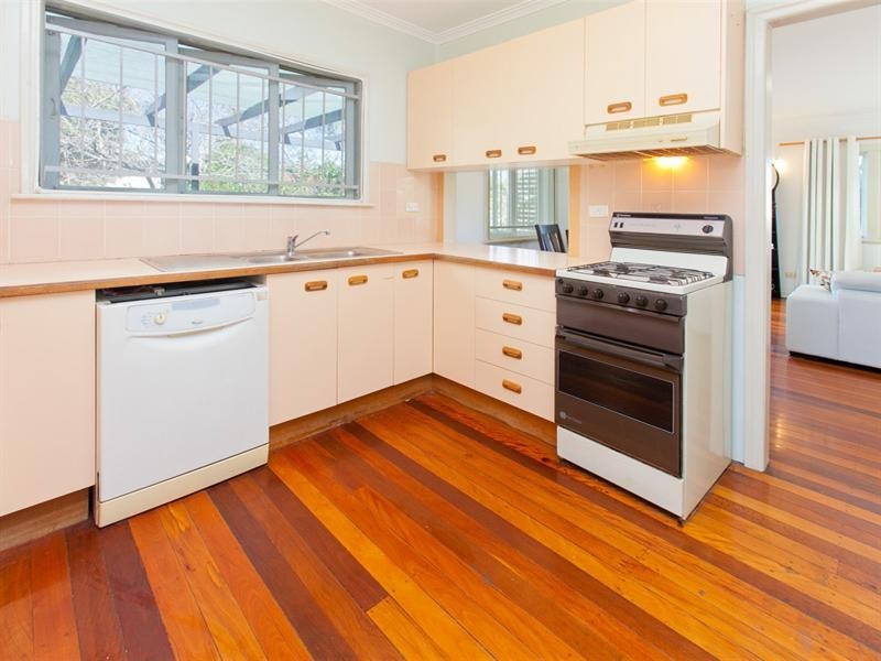 111 Murton Avenue, Holland Park QLD 4121