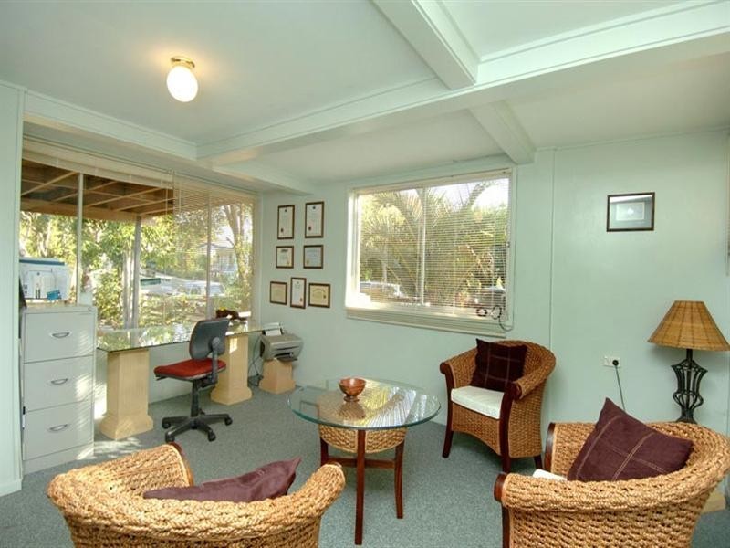 111 Murton Avenue, Holland Park QLD 4121