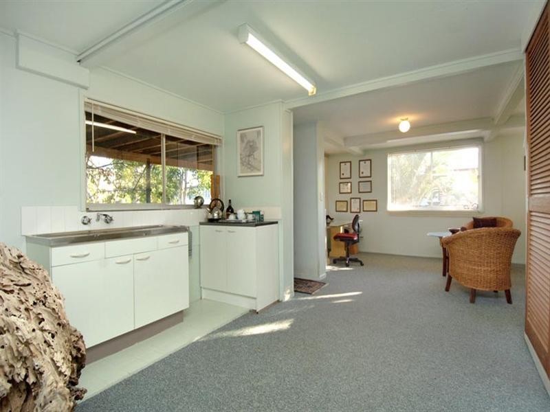 111 Murton Avenue, Holland Park QLD 4121