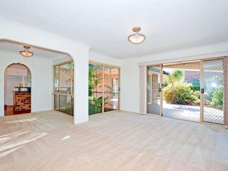 16 Boorala Crescent, Eight Mile Plains QLD 4113