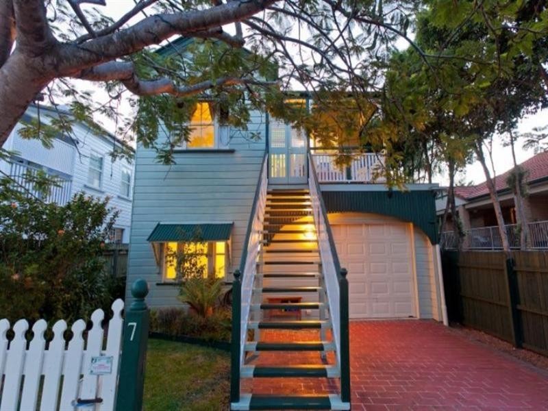 7 Cedar Street, Greenslopes QLD 4120
