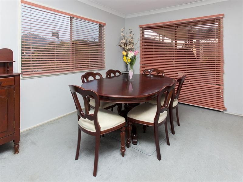 25 Nealdon Street, Holland Park QLD 4121