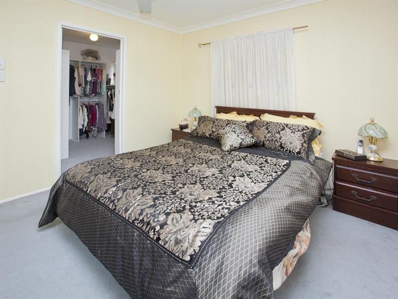 25 Nealdon Street, Holland Park QLD 4121