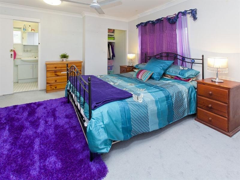 25 Nealdon Street, Holland Park QLD 4121