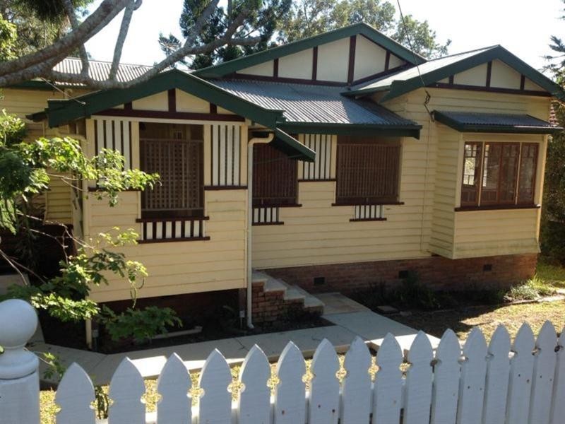 10 Love Street, Holland Park QLD 4121