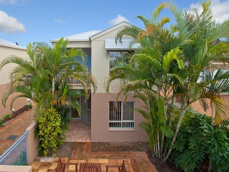 2/29 Crown Street, Holland Park West QLD 4121