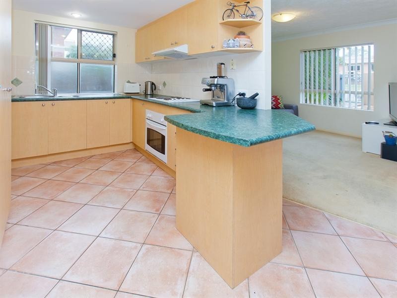 2/29 Crown Street, Holland Park West QLD 4121