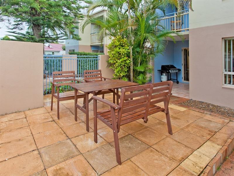 2/29 Crown Street, Holland Park West QLD 4121