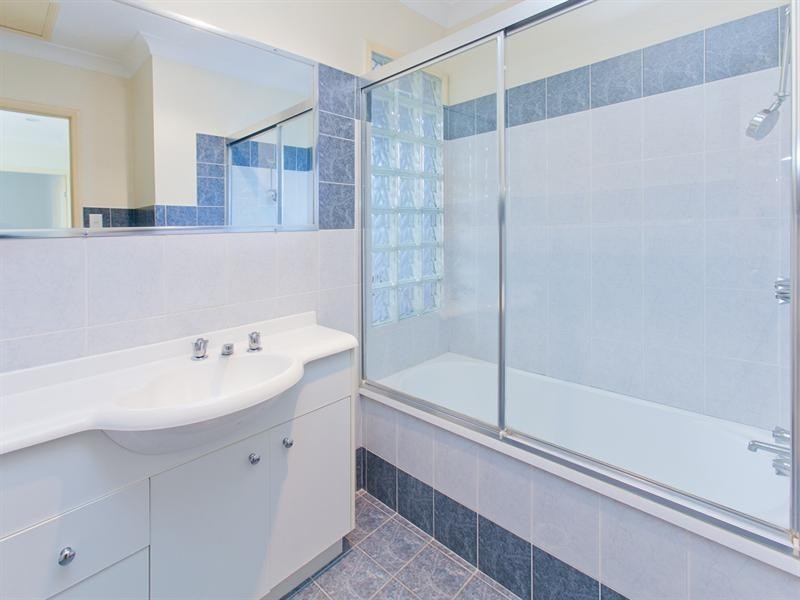 2/29 Crown Street, Holland Park West QLD 4121