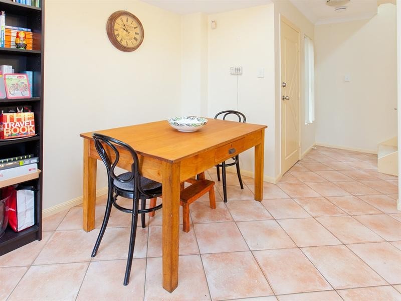 2/29 Crown Street, Holland Park West QLD 4121