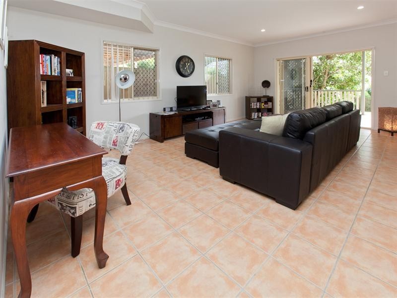 27 Boronia Avenue, Holland Park West QLD 4121