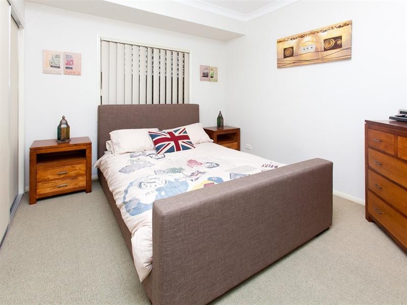 27 Boronia Avenue, Holland Park West QLD 4121