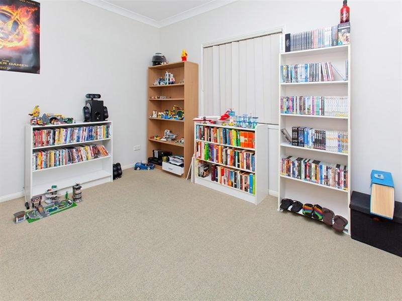 27 Boronia Avenue, Holland Park West QLD 4121