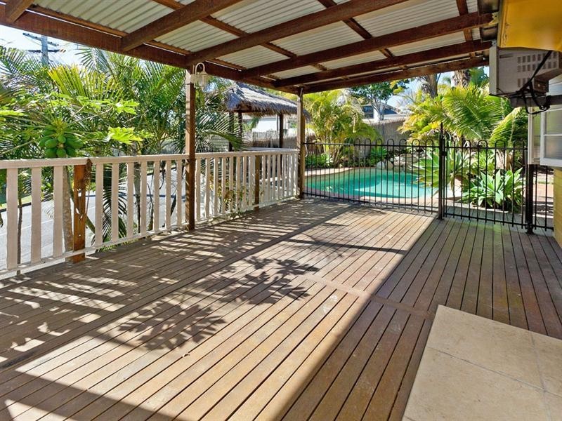 1 Galsworthy Street, Holland Park West QLD 4121