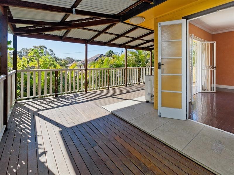 1 Galsworthy Street, Holland Park West QLD 4121