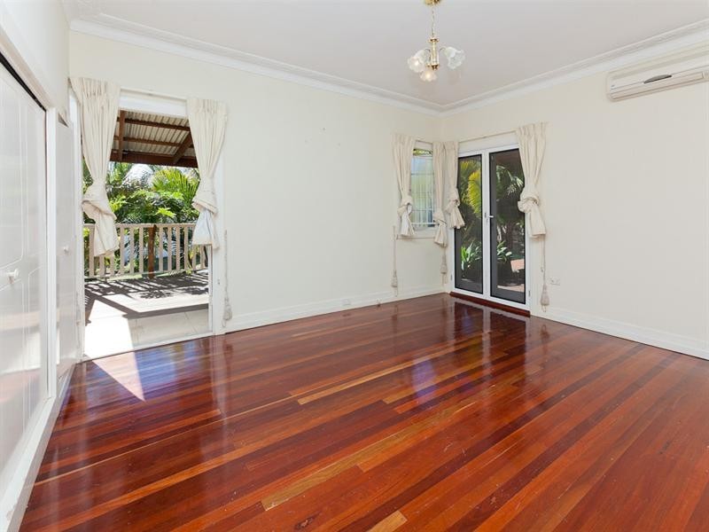 1 Galsworthy Street, Holland Park West QLD 4121