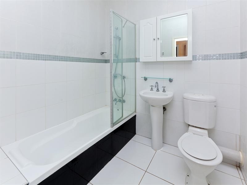 1 Galsworthy Street, Holland Park West QLD 4121