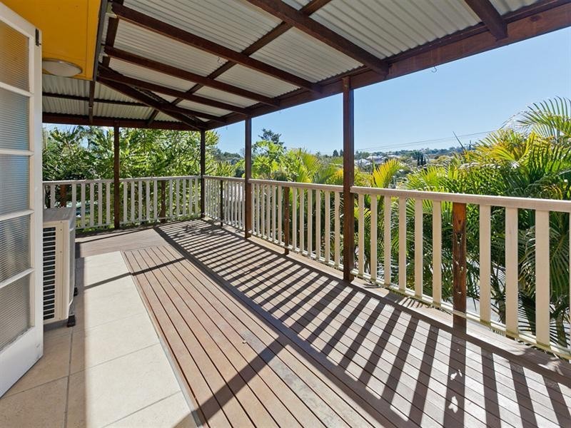 1 Galsworthy Street, Holland Park West QLD 4121