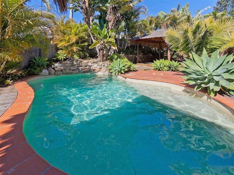 1 Galsworthy Street, Holland Park West QLD 4121