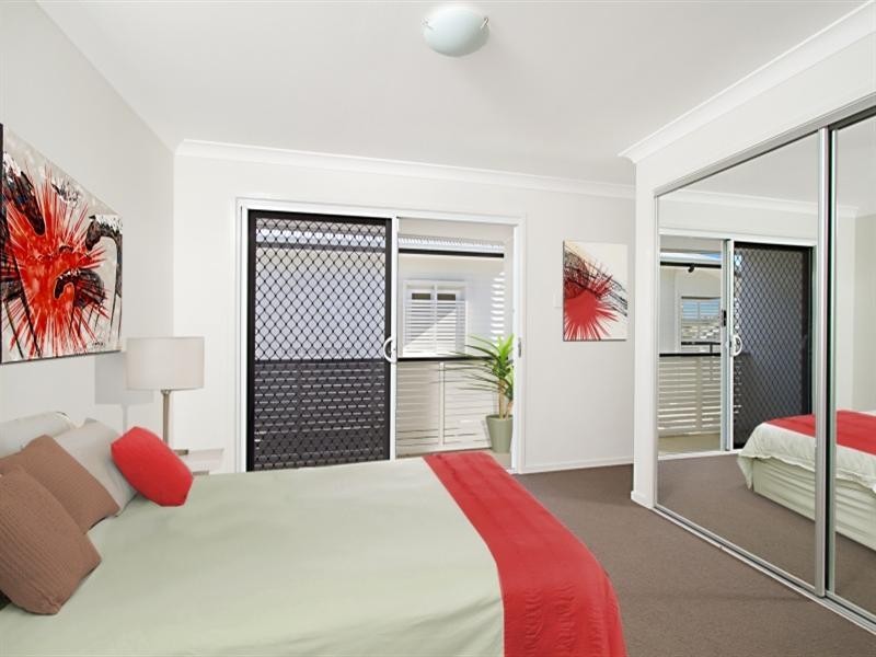 18 Palmer Street, Greenslopes QLD 4120