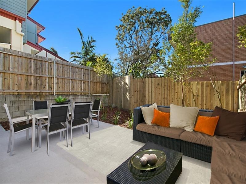 18 Palmer Street, Greenslopes QLD 4120