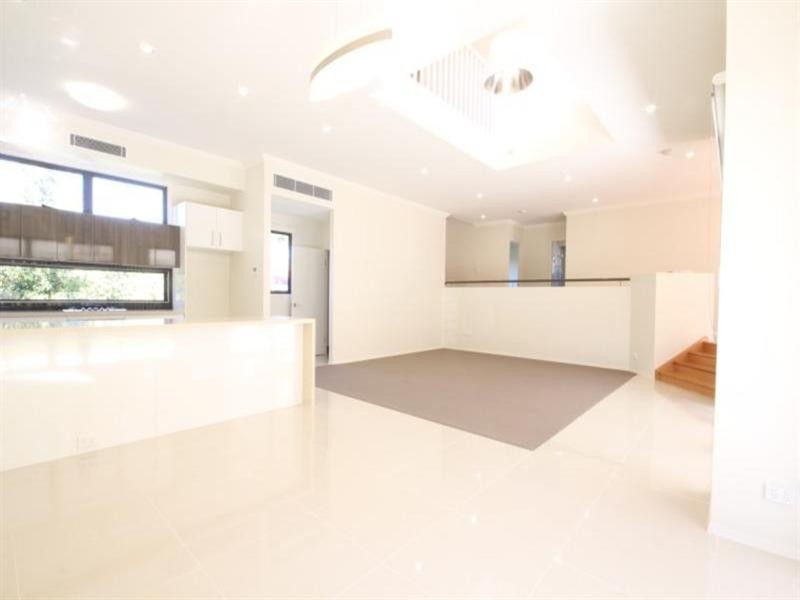 38 Pickthorne Street, Holland Park West QLD 4121