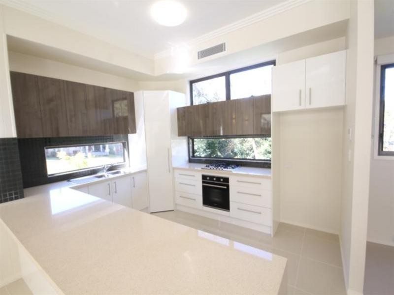 38 Pickthorne Street, Holland Park West QLD 4121