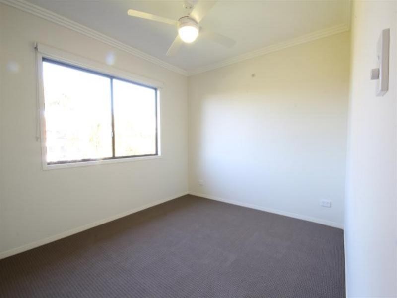 38 Pickthorne Street, Holland Park West QLD 4121