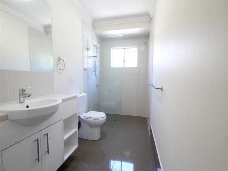 38 Pickthorne Street, Holland Park West QLD 4121