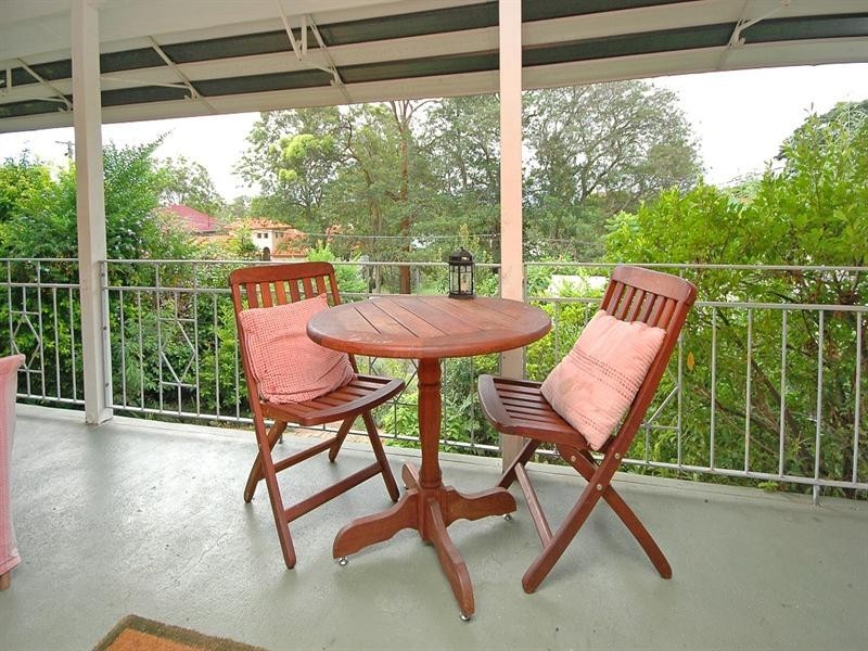 8 Gill Street, Holland Park QLD 4121