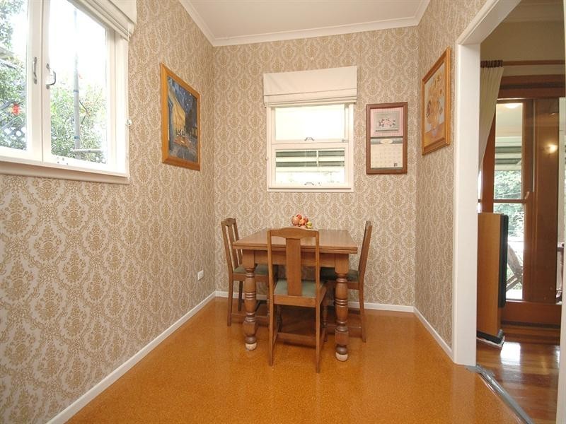 8 Gill Street, Holland Park QLD 4121