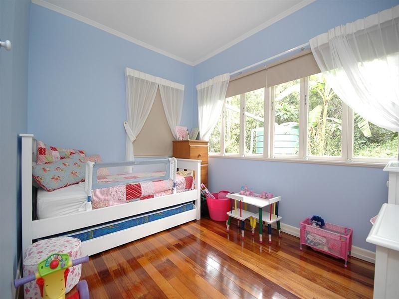 8 Gill Street, Holland Park QLD 4121