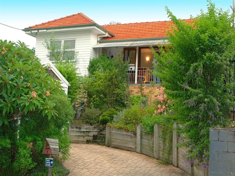 8 Gill Street, Holland Park QLD 4121