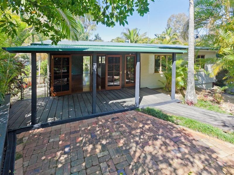 60 Dobbs Street, Holland Park West QLD 4121