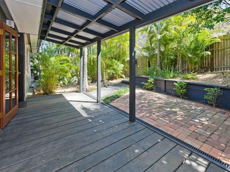 60 Dobbs Street, Holland Park West QLD 4121
