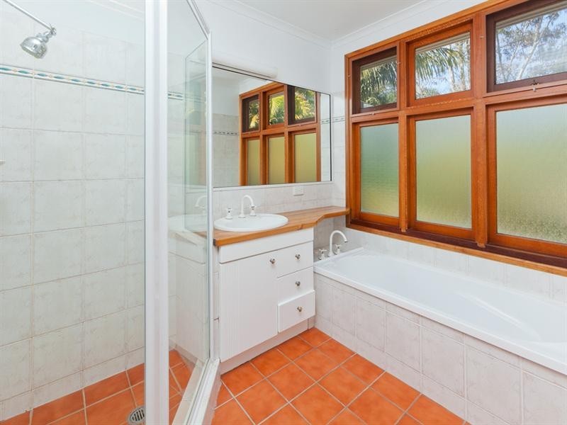 60 Dobbs Street, Holland Park West QLD 4121