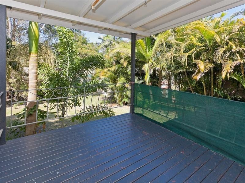 60 Dobbs Street, Holland Park West QLD 4121