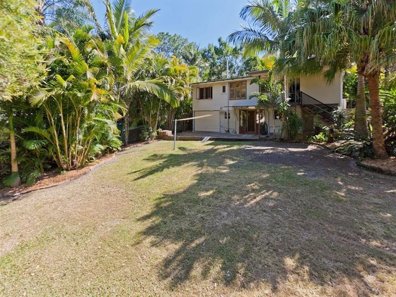 60 Dobbs Street, Holland Park West QLD 4121