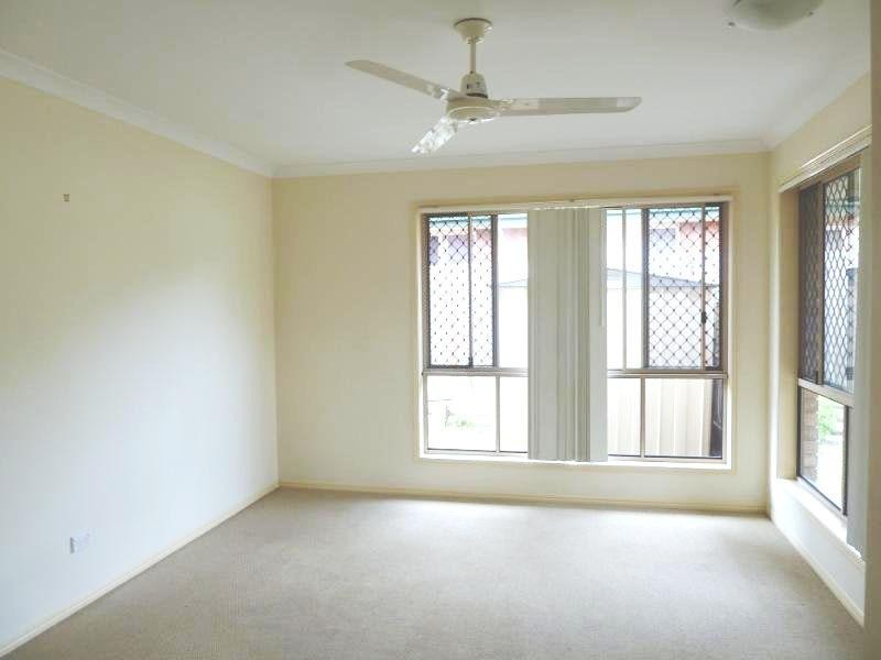 19 Sunningdale Street, Oxley QLD 4075