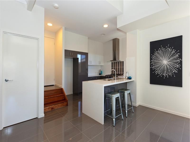 2/24 Bindaree Street, Greenslopes QLD 4120