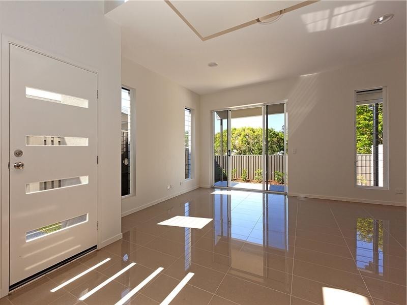 2/24 Bindaree Street, Greenslopes QLD 4120