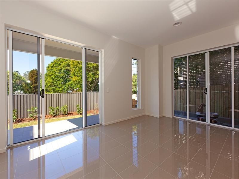 2/24 Bindaree Street, Greenslopes QLD 4120