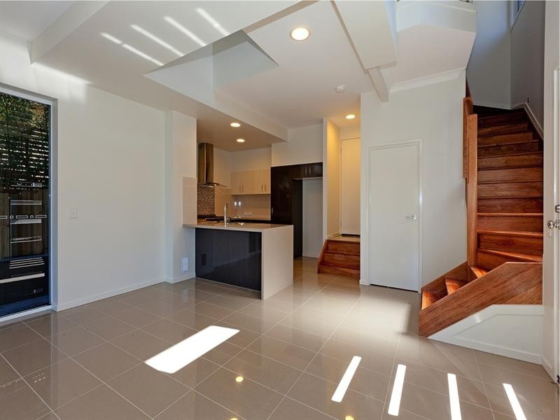 2/24 Bindaree Street, Greenslopes QLD 4120