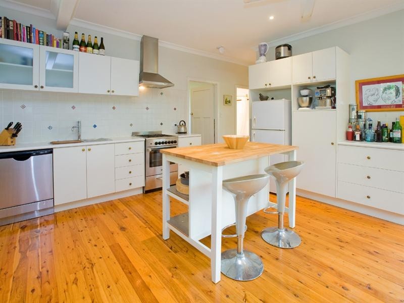 48 Waratah Avenue, Holland Park West QLD 4121